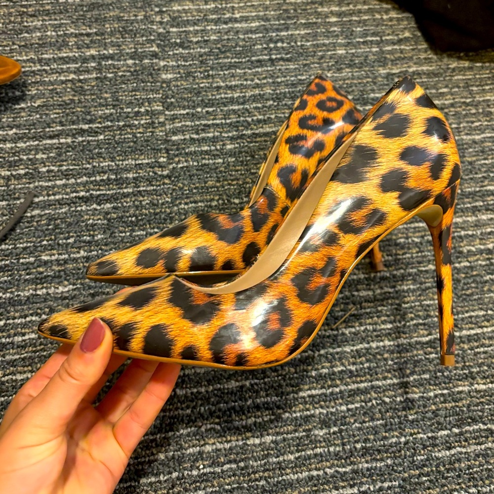 Steve Madden Leopard Pumps